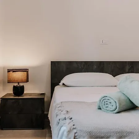 ヴィラ Silenzio Con Piscina Riscaldata A オストゥーニ