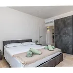 Silenzio Con Piscina Riscaldata A אוסטוני