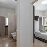 Silenzio Con Piscina Riscaldata A וילה
