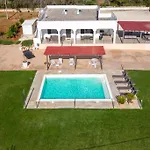 Silenzio Con Piscina Riscaldata A וילה