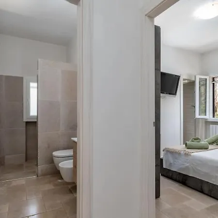 Silenzio Con Piscina Riscaldata A Villa