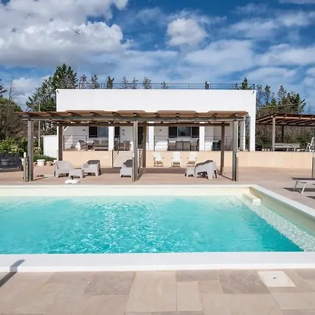 Silenzio Con Piscina Riscaldata A Willa