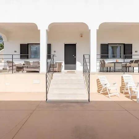Silenzio Con Piscina Riscaldata A Villa *