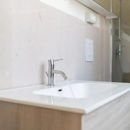 ヴィラ Silenzio Con Piscina Riscaldata A オストゥーニ