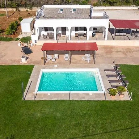 Silenzio Con Piscina Riscaldata A Villa