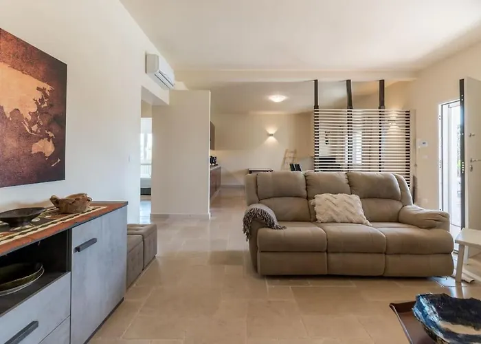 Silenzio Con Piscina Riscaldata A Villa Ostuni